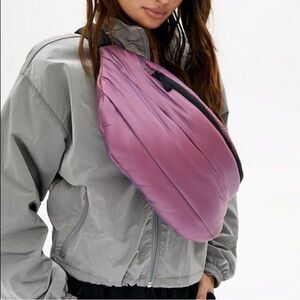 Aritzia TNA 'The Super Puff' Iridescent Mulberry Pink Waist Bag